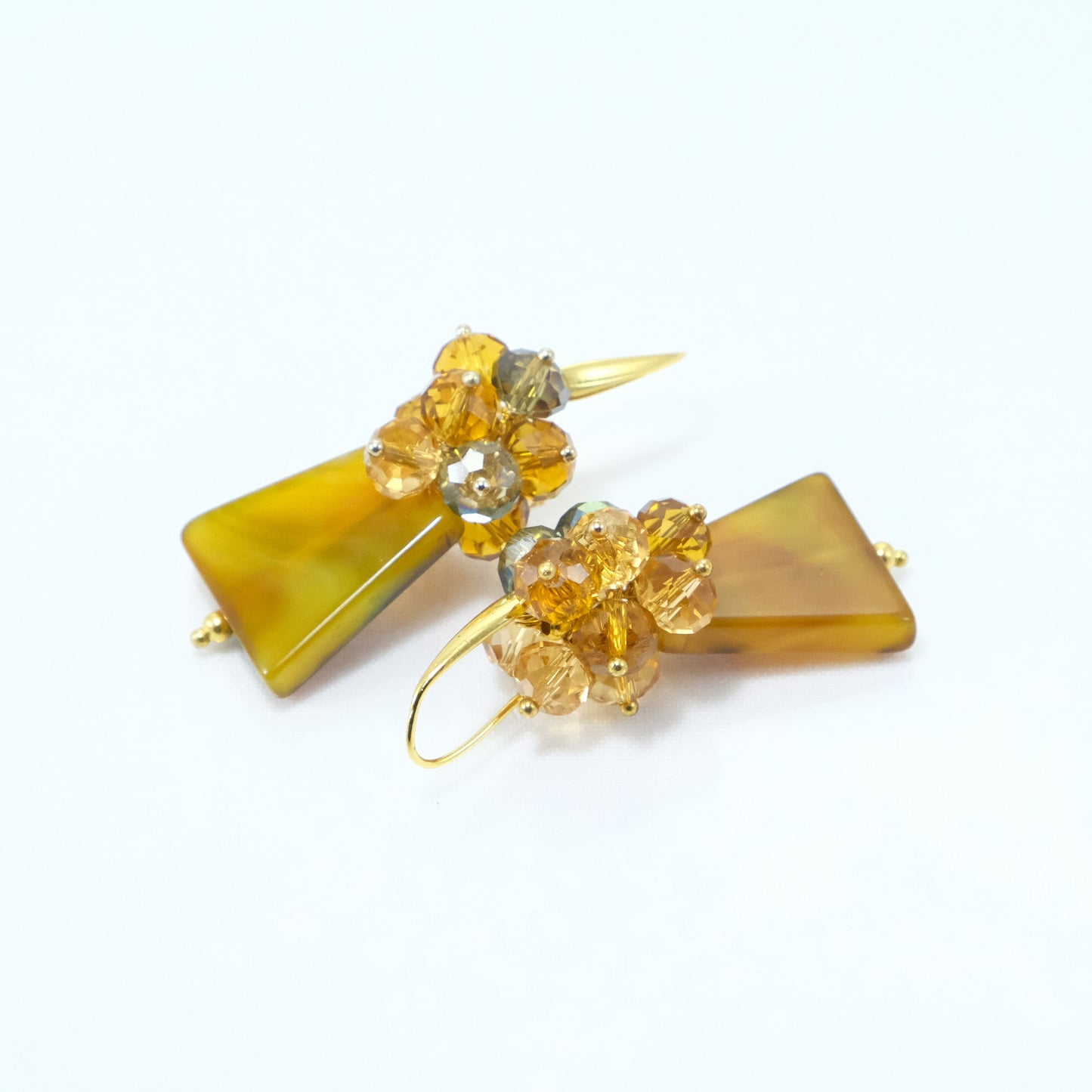 Orecchini ZELDA .041 pietre trapezoidali in agata gialla corona cristalli ambra..