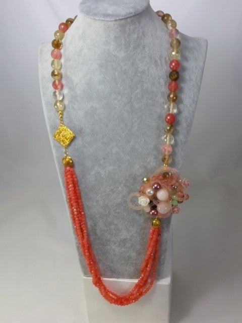 LUXURY collana .013 lunga agata multicolor corallo rosa e fiore prezioso e ricco. cristallo, perle, metallo dorato.