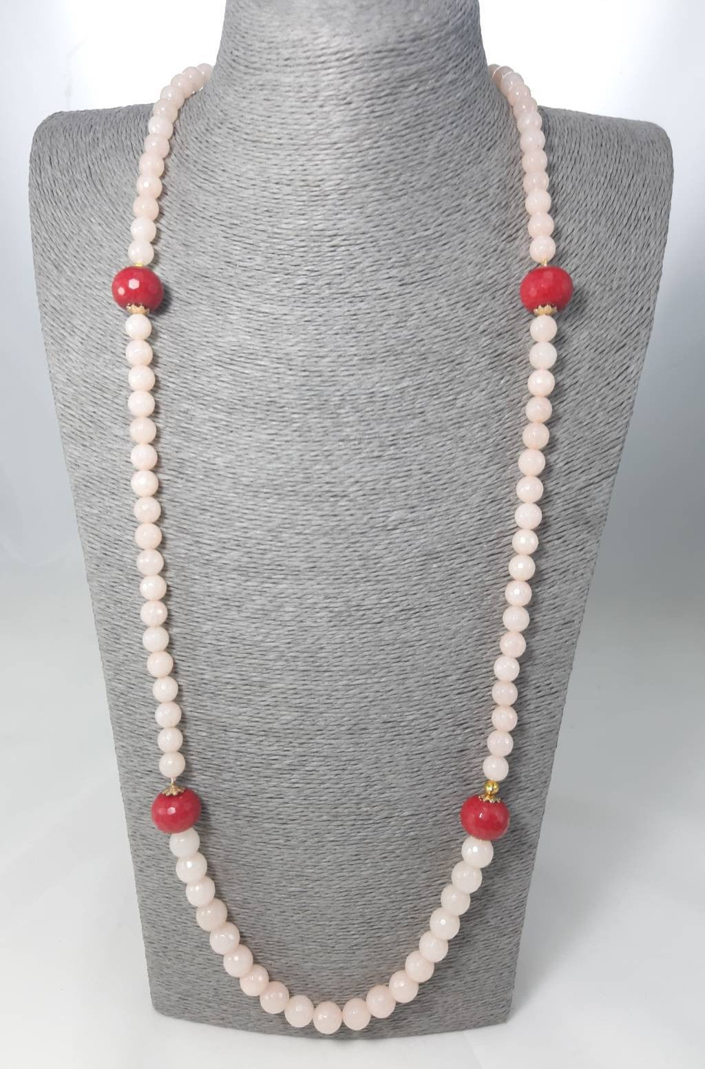 Collana LE PIETRE .065 un filo di perle sfaccettate quarzo rosa con perle a bauletto laterali agata fucsia.