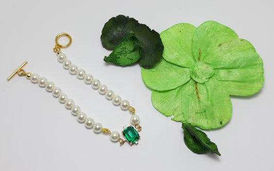 Bracciale LE PERLE .032 perle coltivate e cristallo smeraldo.