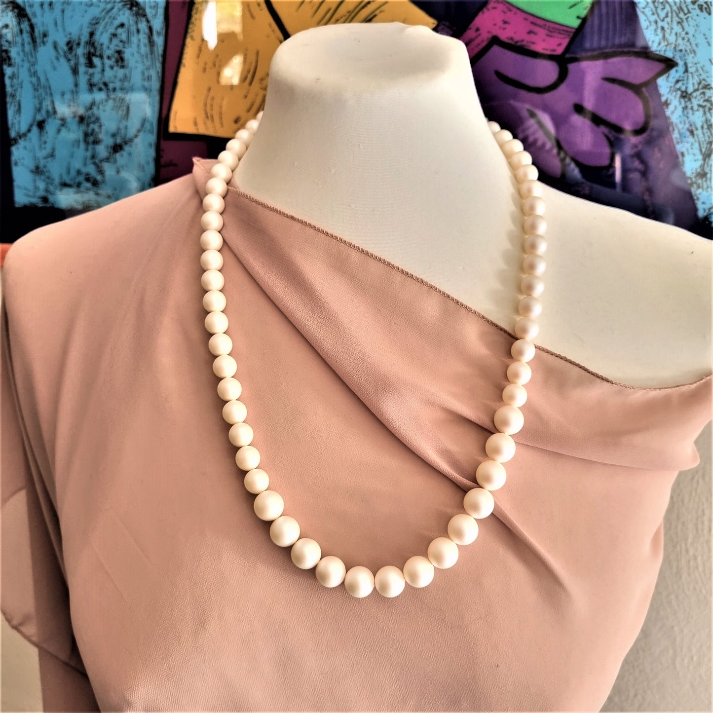LUXURY Collana .005  perle swarovsky bianco perlato, chiusura metallo rosa e strass.