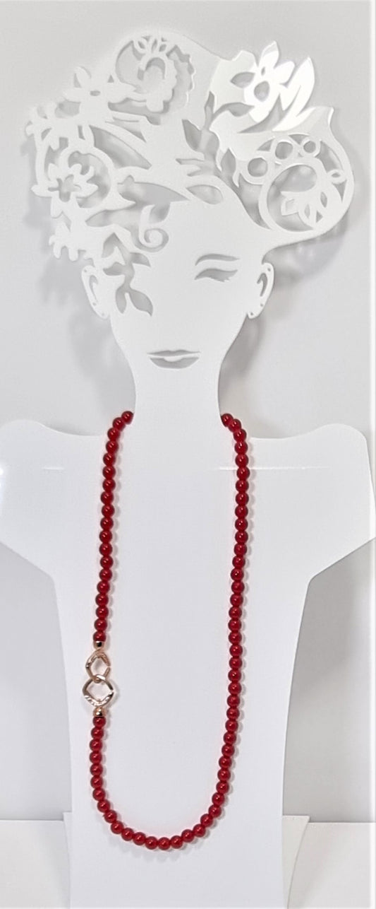 Collana I ROSSI .041, filo perle rosse,  chiusura preziosa acciaio rosa e strass.