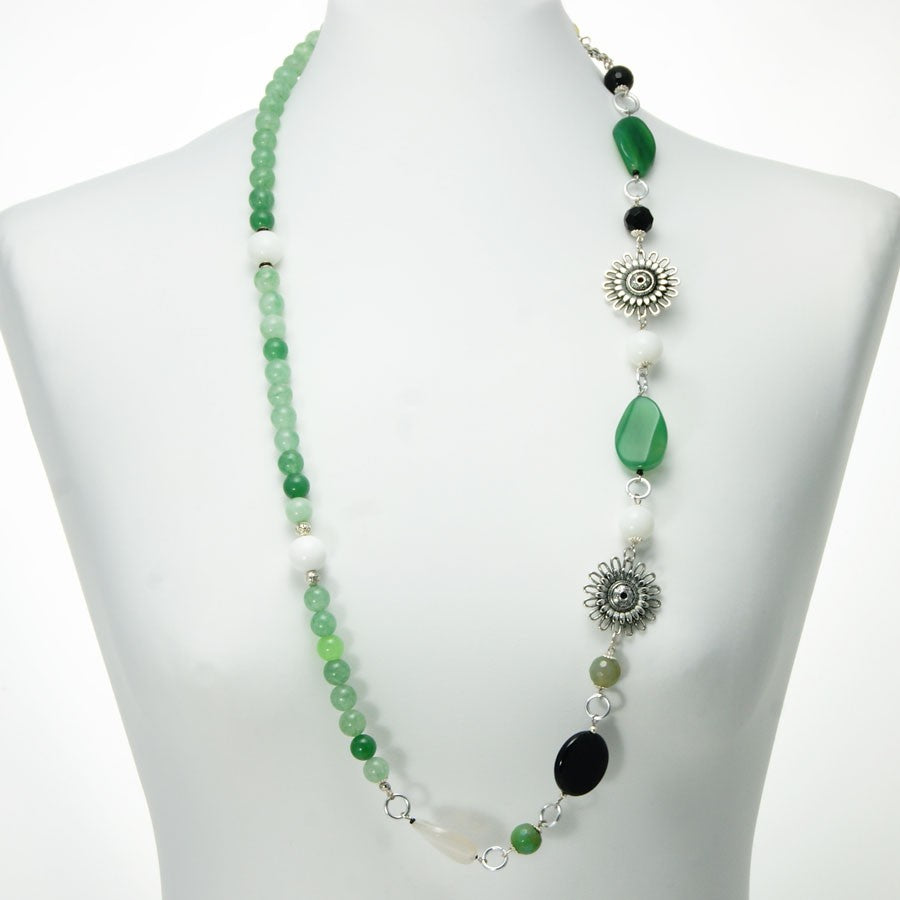 Collana LE PIETRE .023, perle di avventurina, onice e fiori metallo, colore verde.