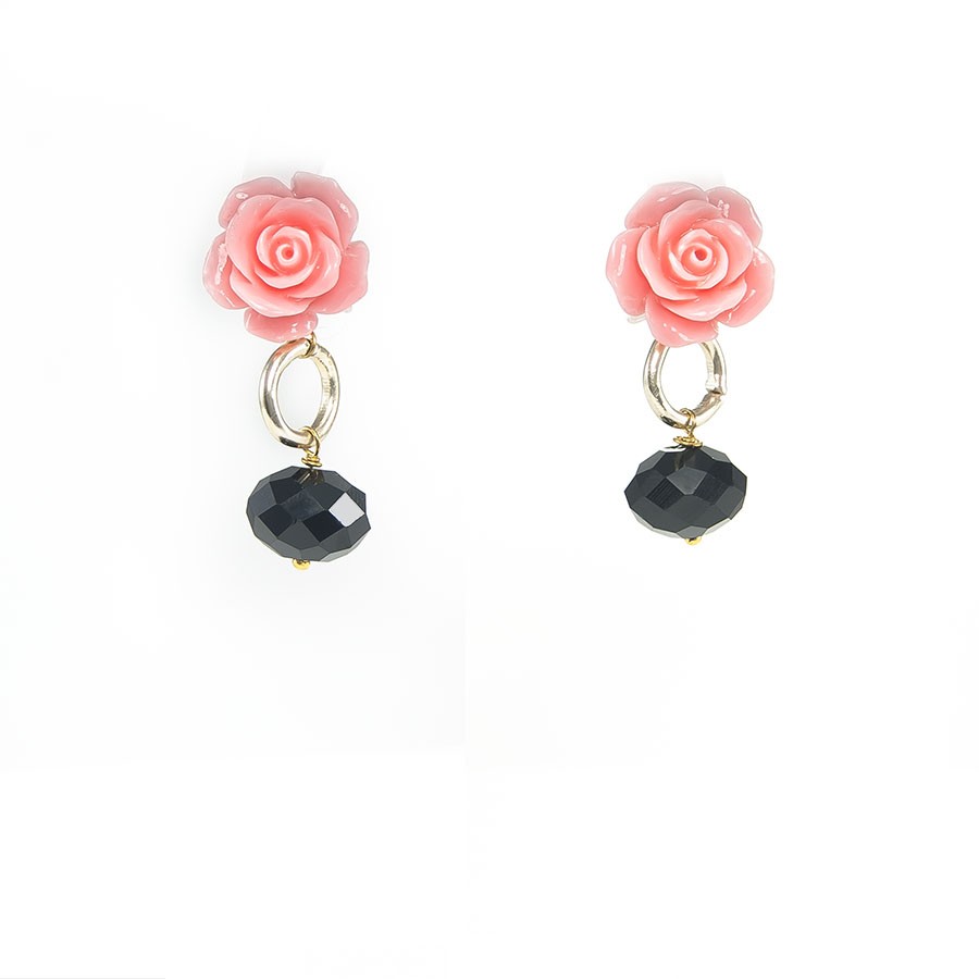 Orecchini LE ROSE .001 rosa in resina, cristallo nero.
