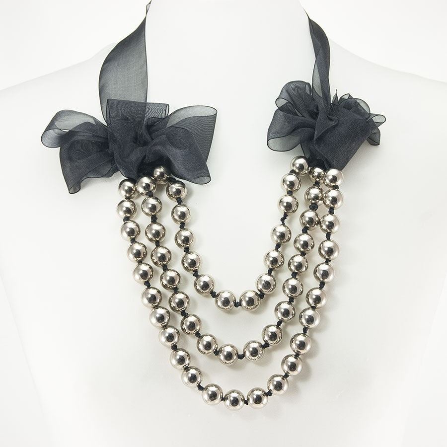 Collana FIOCCO .001  nastro organza e fiocchetti laterali e  perle sintex colore canna di fucile.