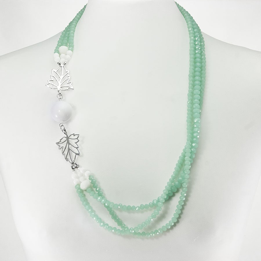 Collana SOPHIA i colori .008, cristalli verde acqua terminali agata e foglie metallo, grande perla agata.