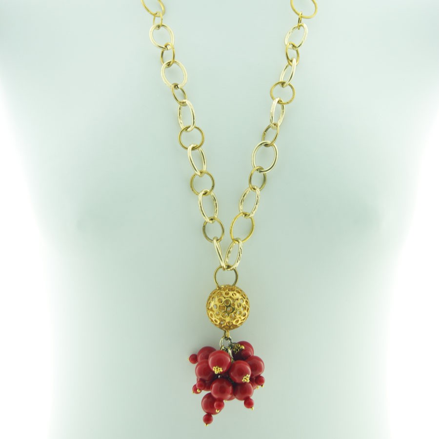 Collana I ROSSI .006 lungo filo di maglie metallo dorato con ciondolo di perle sintetiche rosse.