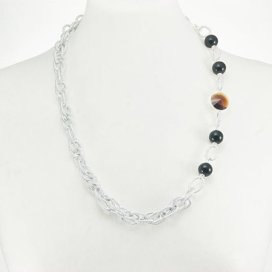 Collana GRACE i metalli .001, maglie intrecciate, perle onice grandi e grande cristallo quarzo.
