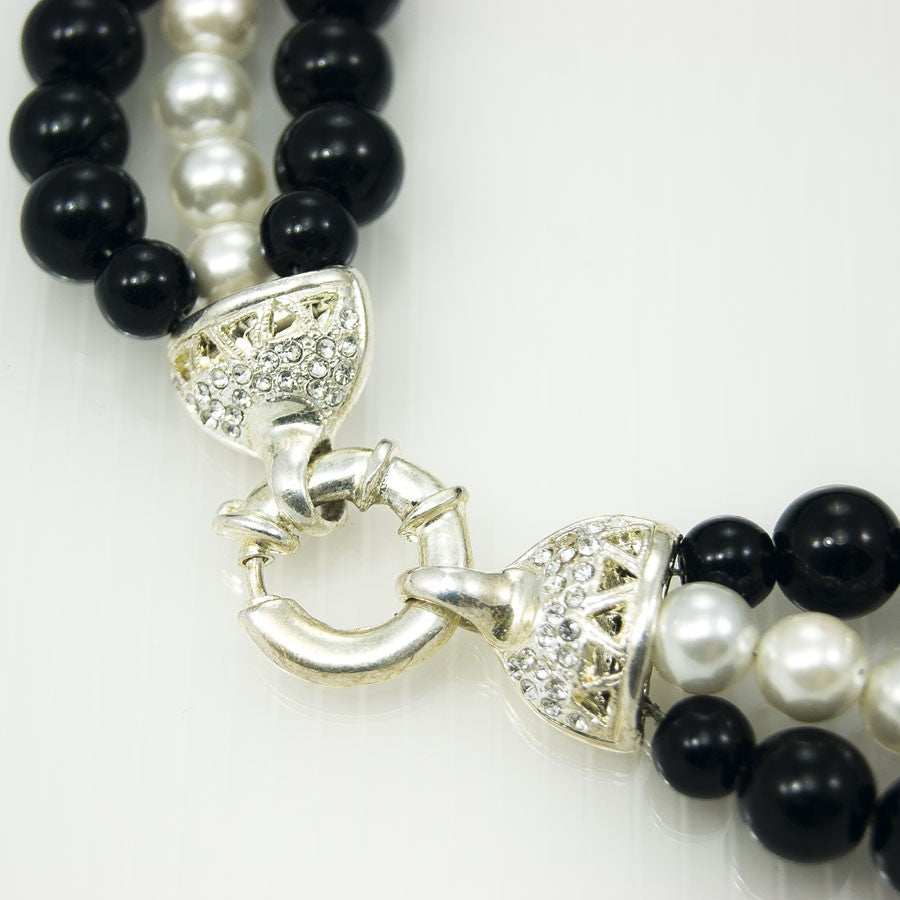 Collana LE PERLE .010 girocollo di perle in onice e bianche di maiorca.