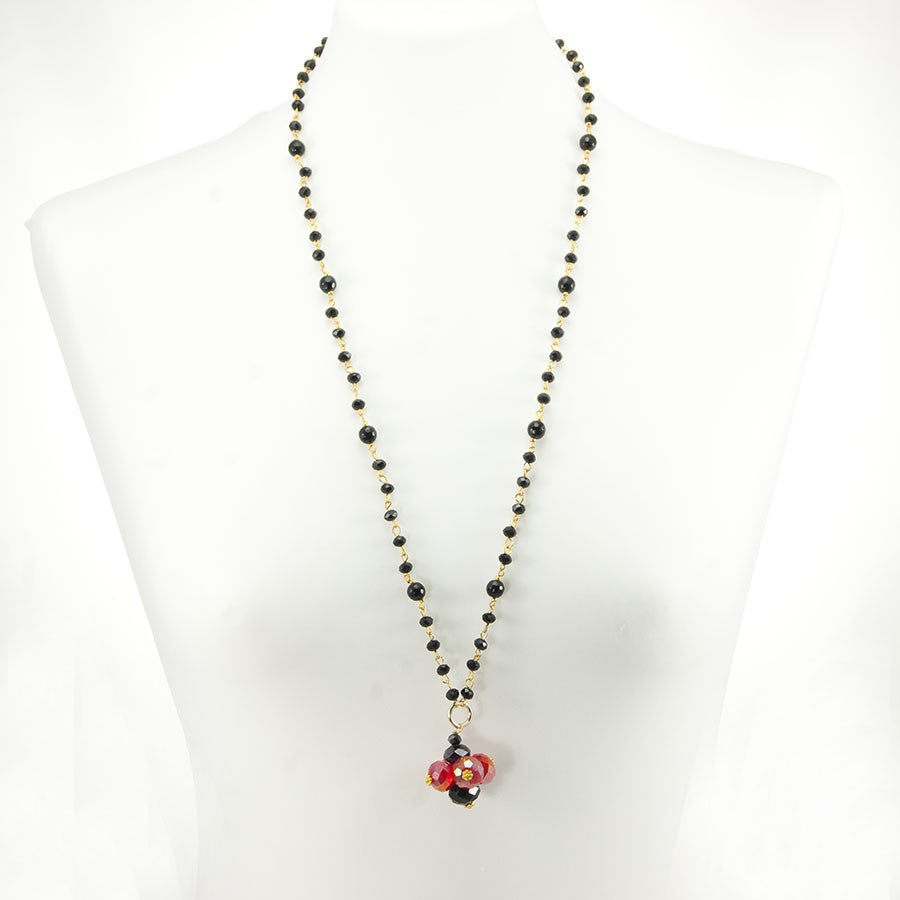 Collana I CRISTALLI .015 piccole perline cristalli neri e onice,  ciondolo con cristalli rosso ciliegia  e neri.