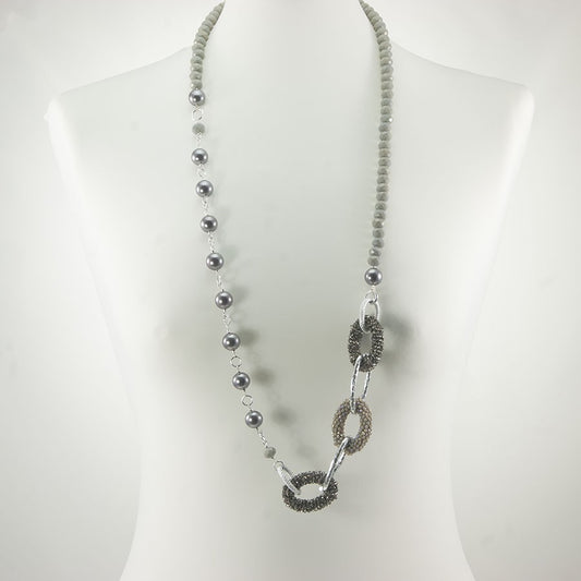 Collana I CRISTALLI .031, filo di cristalli, grandi perle sintetiche e maglie nei toni di grigio