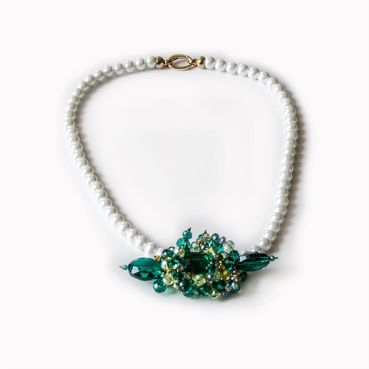Collana LE PERLE .004.1, perle maiorca e cristalli verdi.