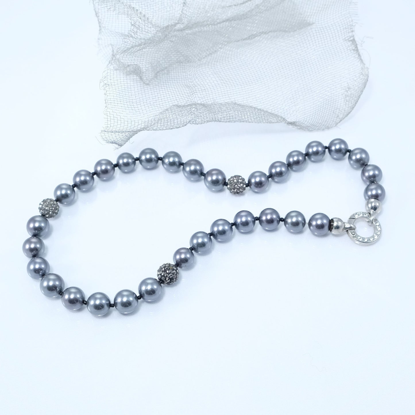 Collana LE PERLE .019 perle grige e strass,