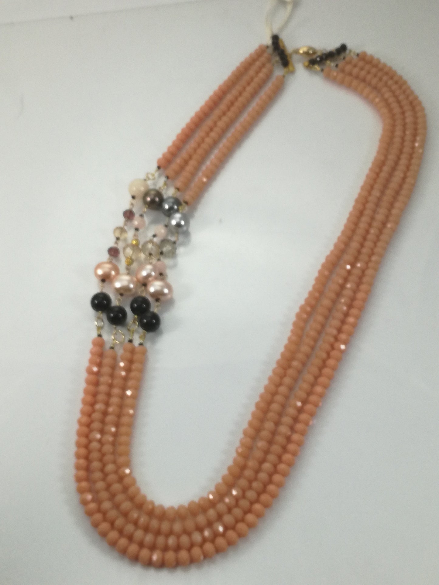 Collana I CRISTALLI .061 lunga, quattro fili cristalli rosa con inserzioni laterali di onici, perle cristalli: