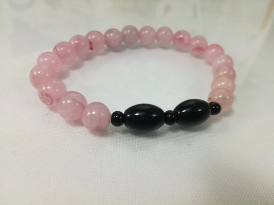 Bracciale LE PIETRE .048 filo elastico quarzo rosa e perle onice.