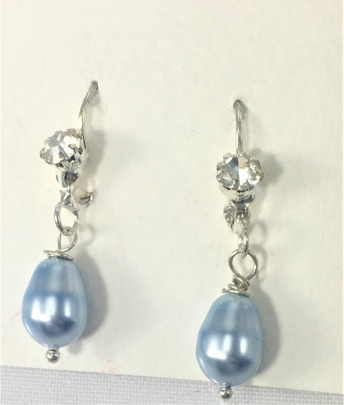 Orecchini LE PERLE .019 perla  acqua dolce azzurra con  monachella e strass.
