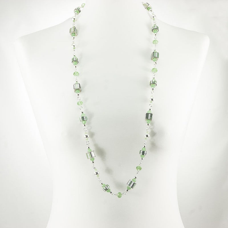 Collana ZELDA .017, lunga con elementi in resina, metallo e cristalli, toni  grigio.